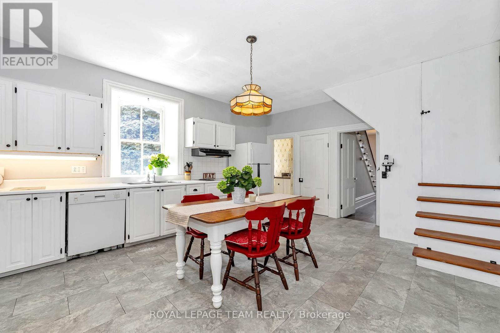 Photo 8 of 8202 Flewellyn Road, Ottawa ON