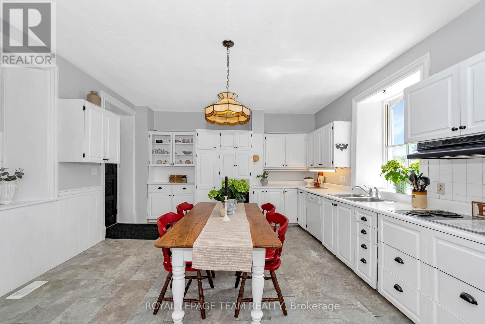 Photo 9 of 8202 Flewellyn Road, Ottawa ON