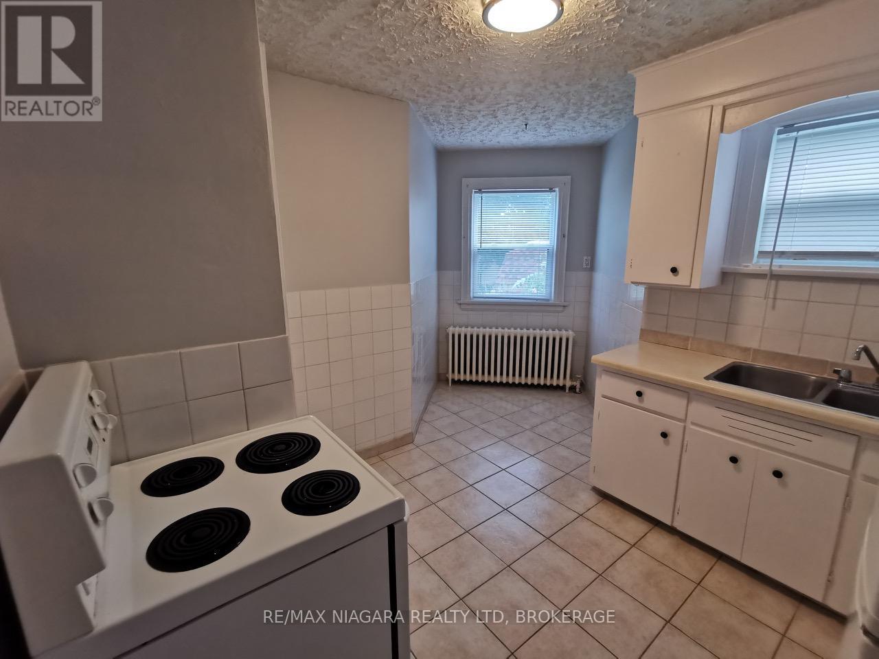 Photo 15 of 5078 5086 Fifth Avenue, Niagara Falls ON