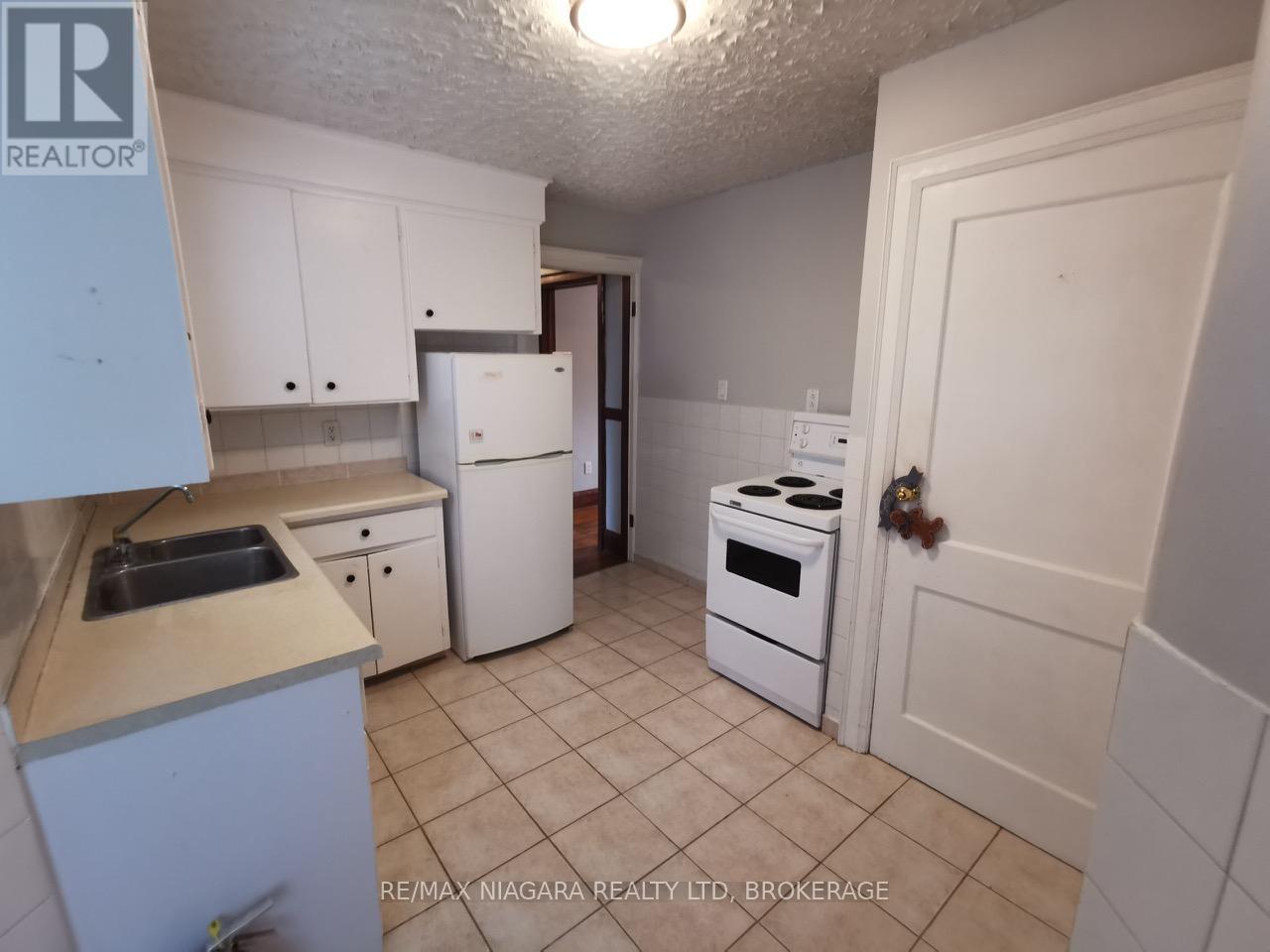 Photo 12 of 5078 5086 Fifth Avenue, Niagara Falls ON