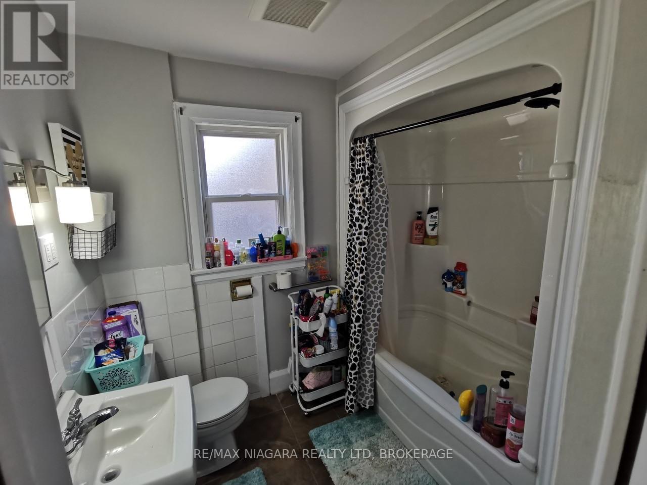 Photo 17 of 5078 5086 Fifth Avenue, Niagara Falls ON
