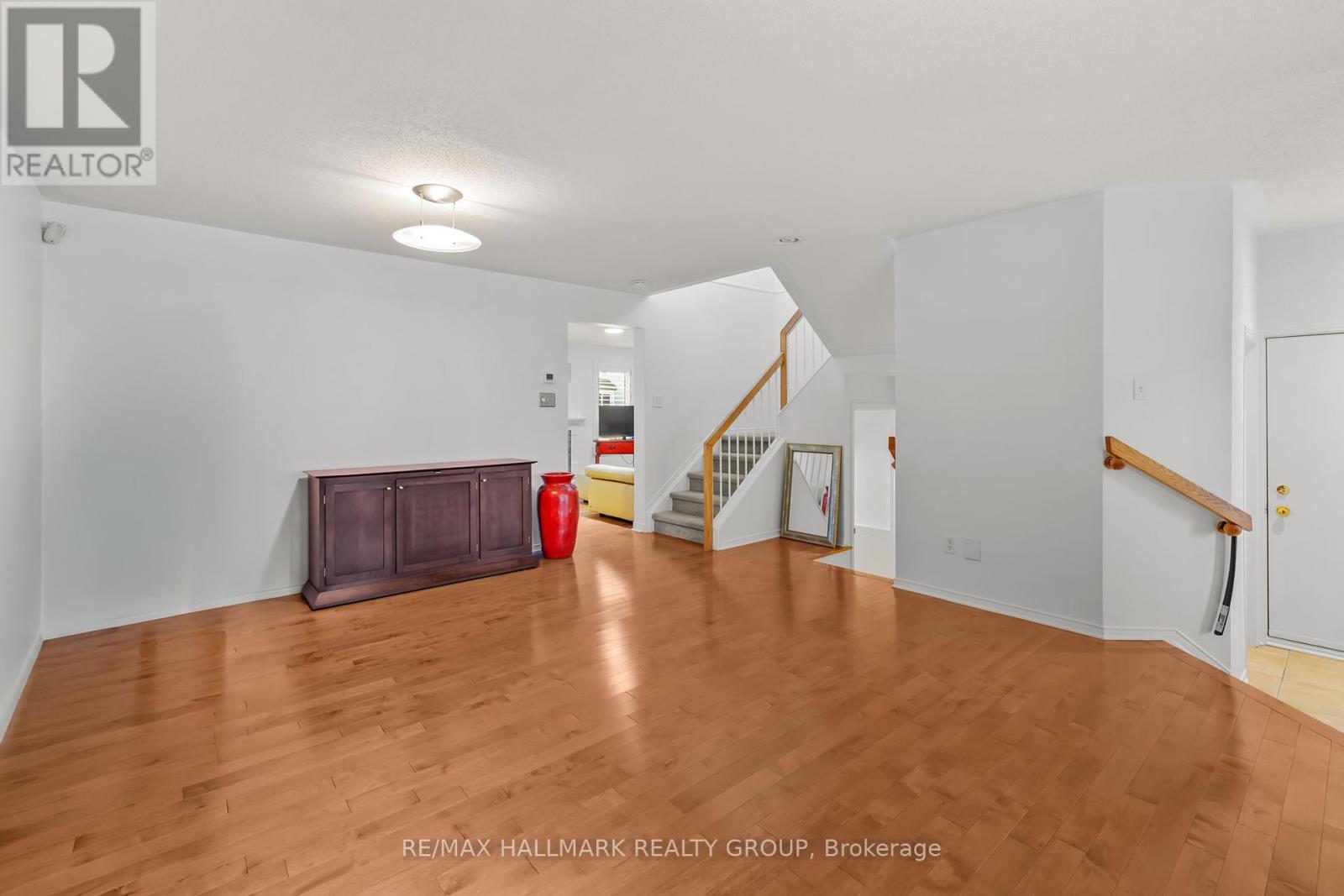 Photo 11 of 6020 Longleaf Drive, Ottawa ON