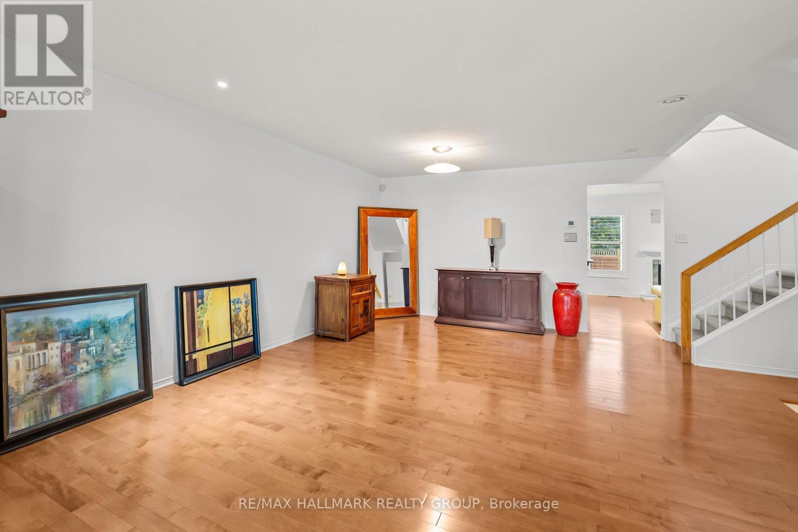 Photo 15 of 6020 Longleaf Drive, Ottawa ON