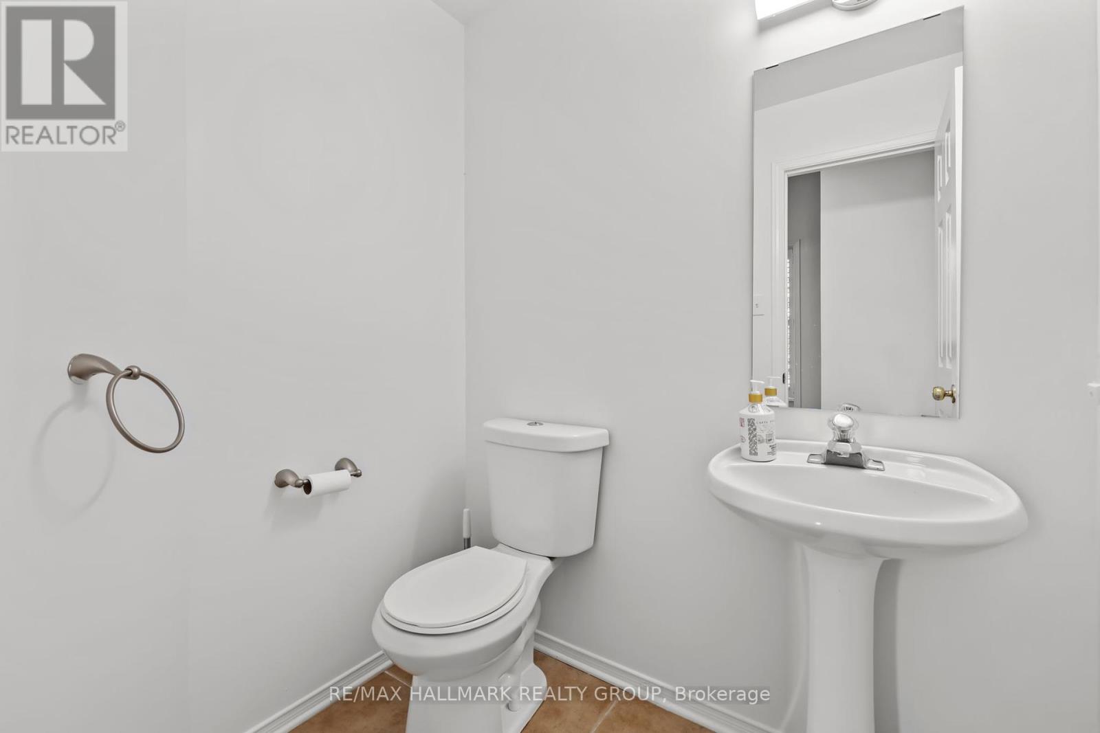 Photo 17 of 6020 Longleaf Drive, Ottawa ON