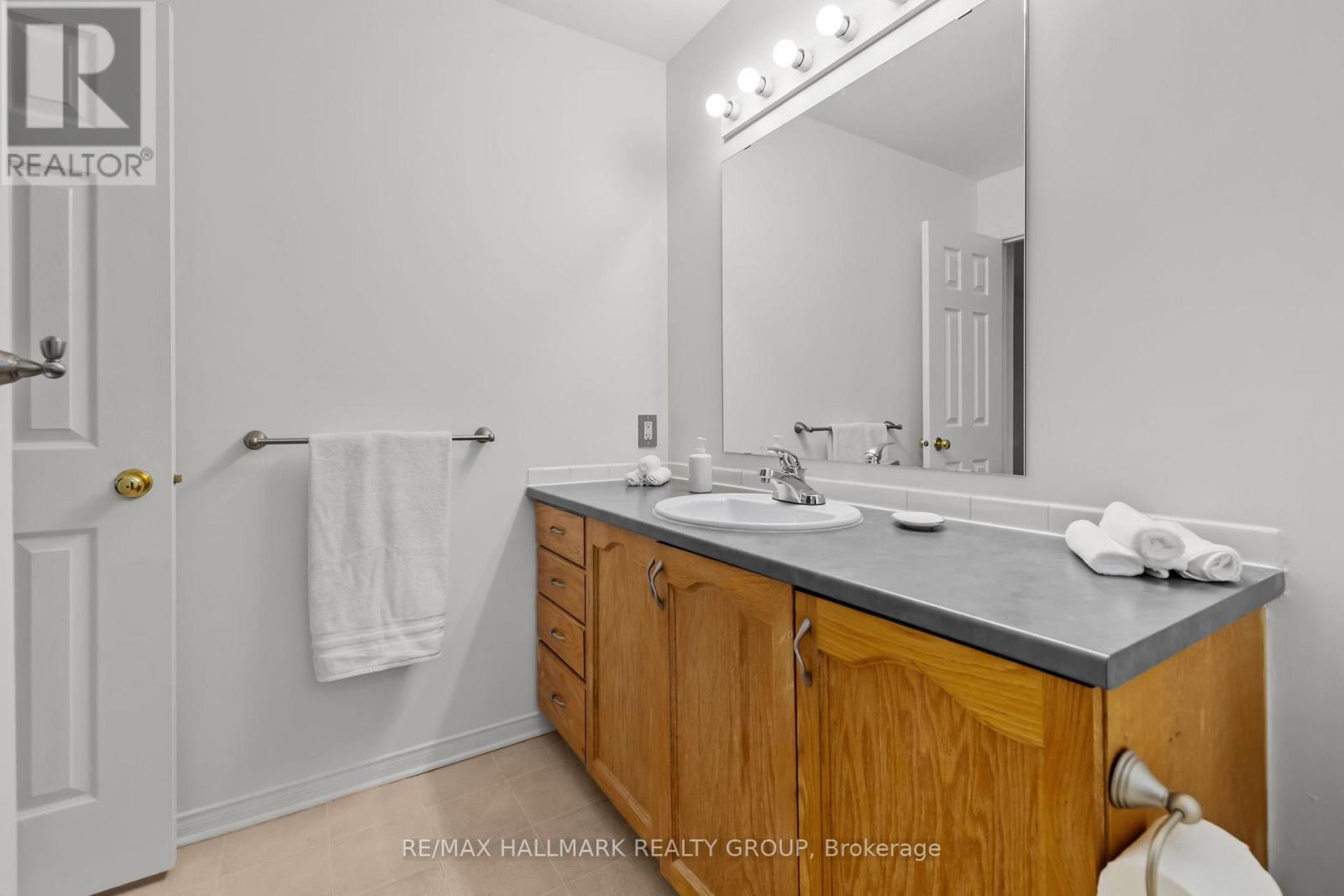 Photo 31 of 6020 Longleaf Drive, Ottawa ON