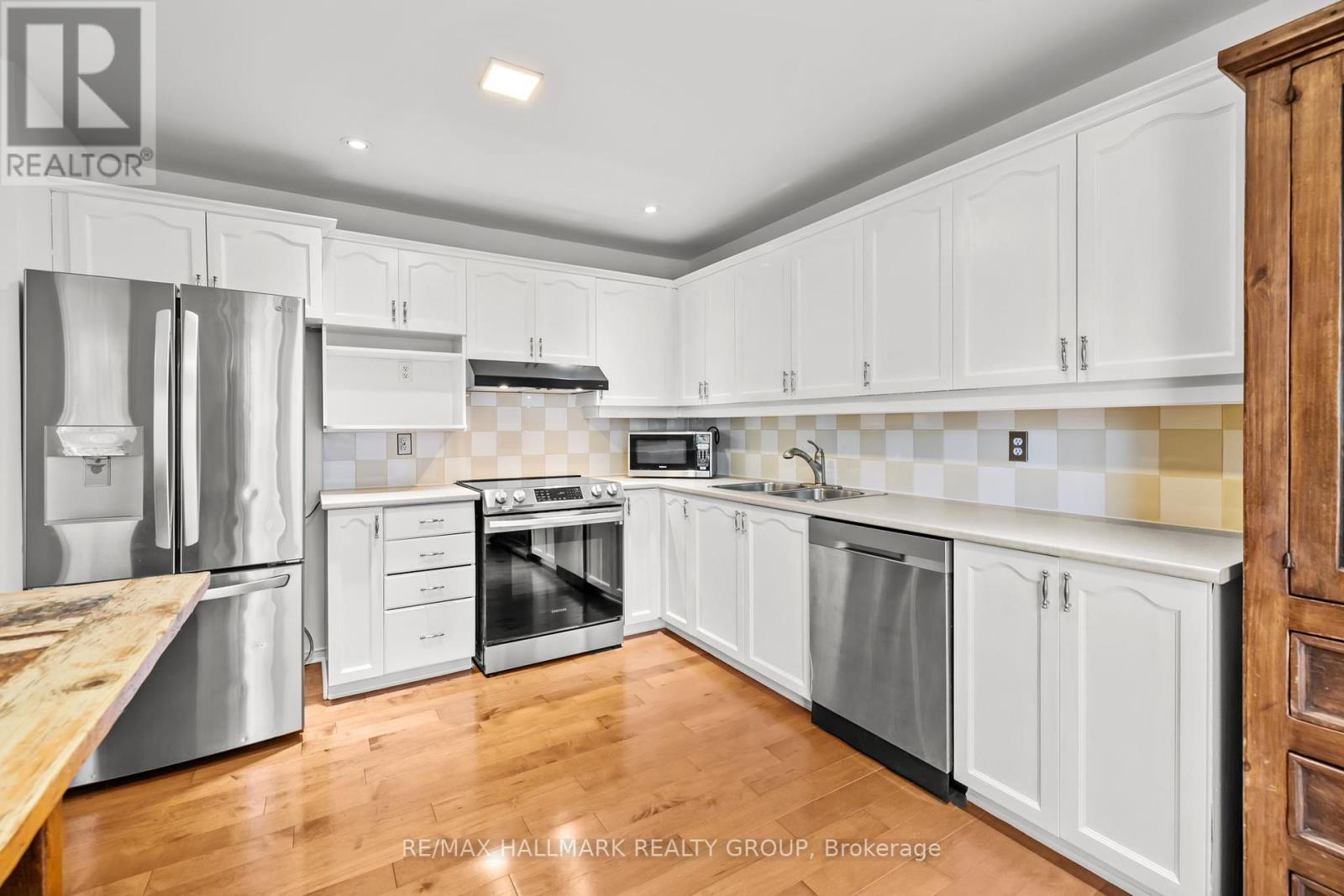 Photo 7 of 6020 Longleaf Drive, Ottawa ON