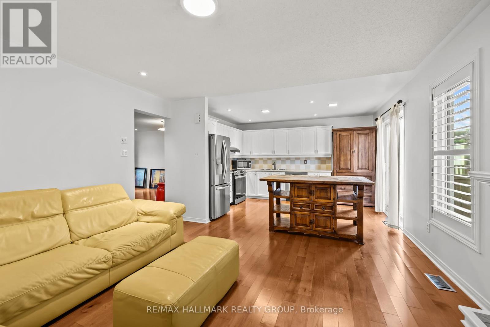 Photo 8 of 6020 Longleaf Drive, Ottawa ON