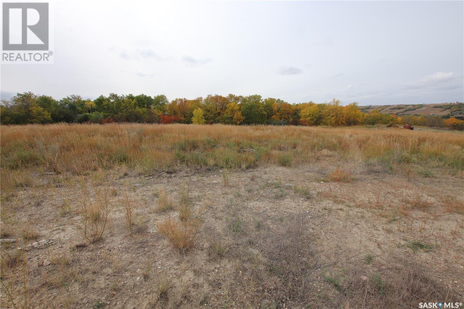 Photo 2 of 562 James Street S, Lumsden SK
