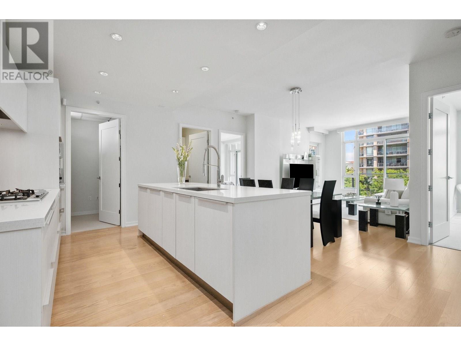 Photo 10 of 302 1625 Manitoba Street, Vancouver BC
