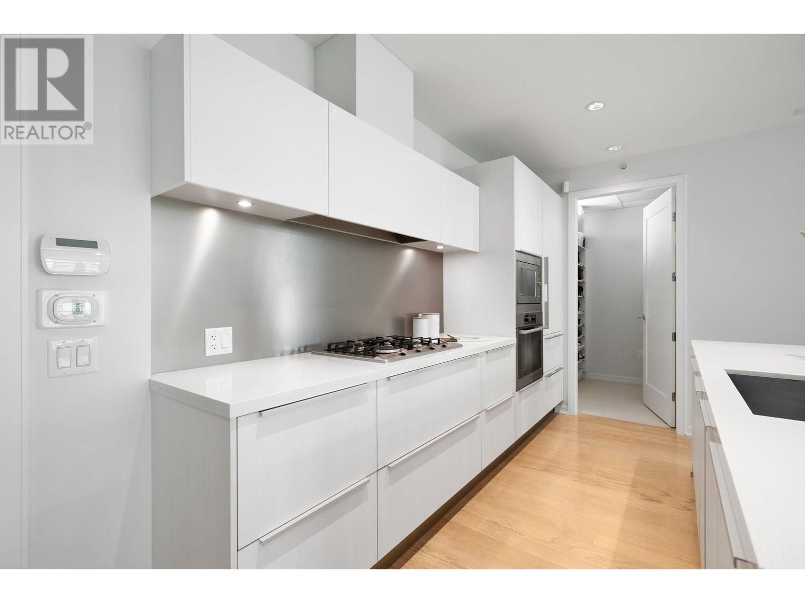 Photo 11 of 302 1625 Manitoba Street, Vancouver BC