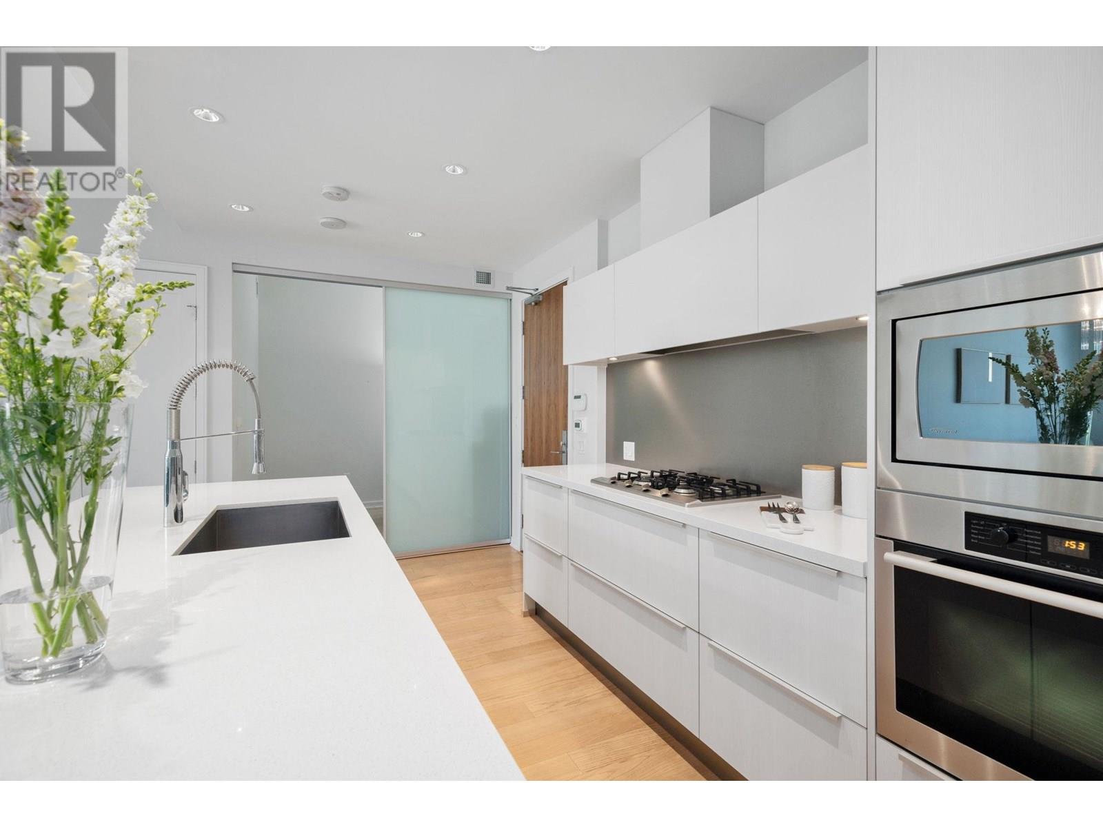 Photo 12 of 302 1625 Manitoba Street, Vancouver BC