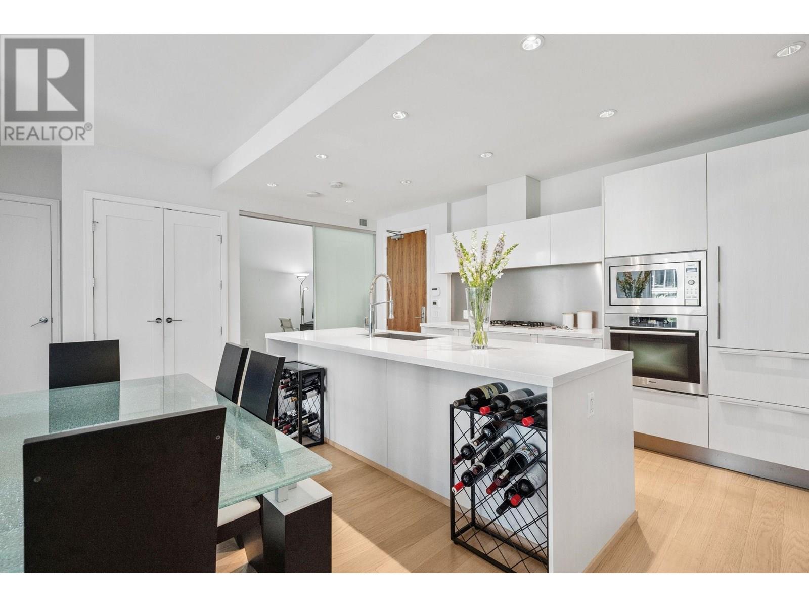 Photo 8 of 302 1625 Manitoba Street, Vancouver BC