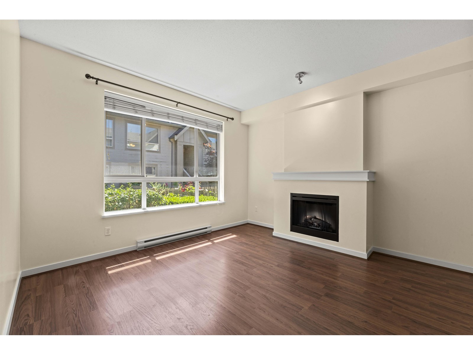 Photo 3 of 74 2738 158 Street, Surrey BC