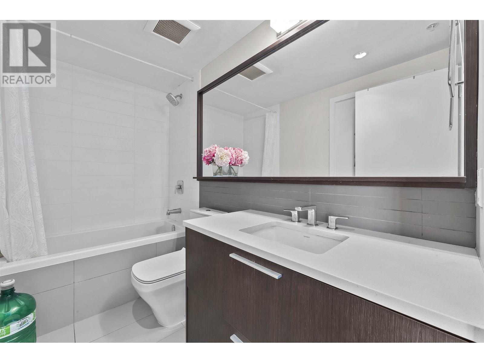 Photo 11 of 2506 2975 Atlantic Avenue, Coquitlam BC