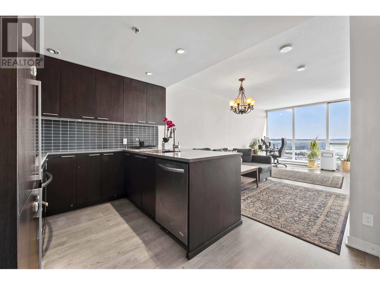 Photo 3 of 2506 2975 Atlantic Avenue, Coquitlam BC