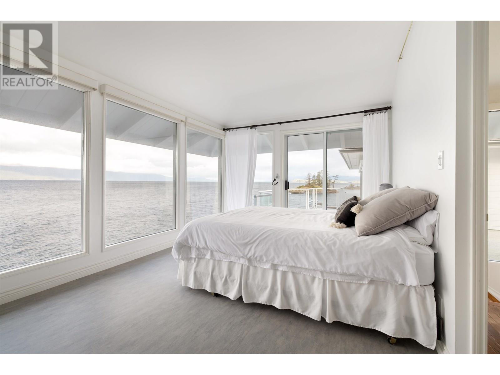 11113 SUNSHINE COAST HIGHWAY, Halfmoon Bay