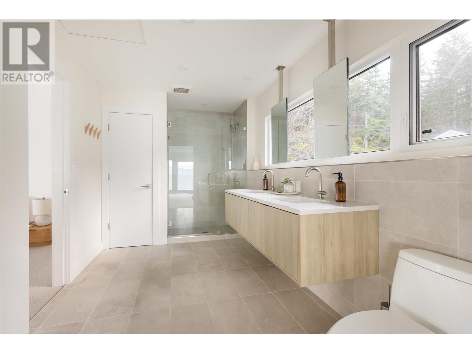 11113 SUNSHINE COAST HIGHWAY, Halfmoon Bay