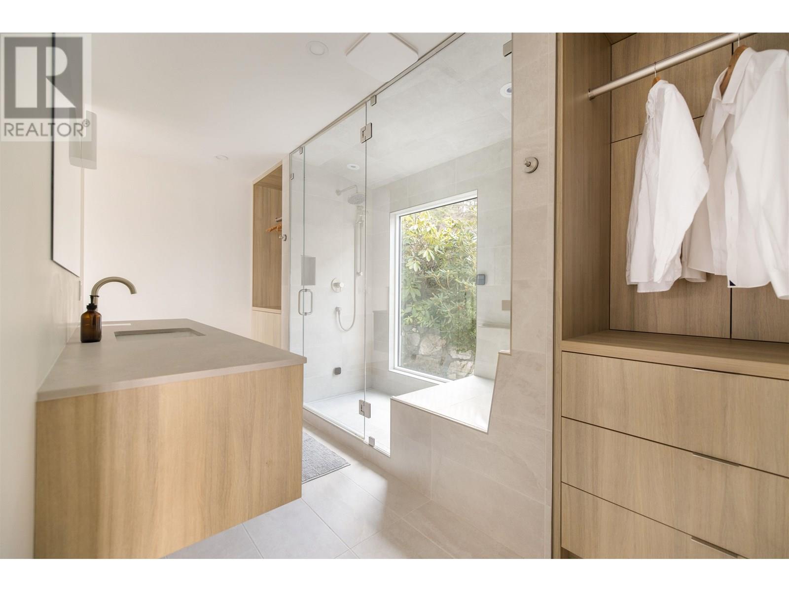 11113 SUNSHINE COAST HIGHWAY, Halfmoon Bay