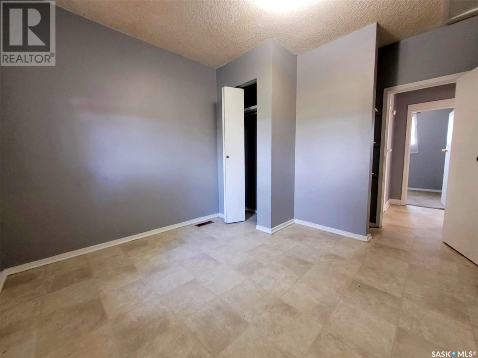 Photo 10 of 1012 Lillooet Street W, Moose Jaw SK