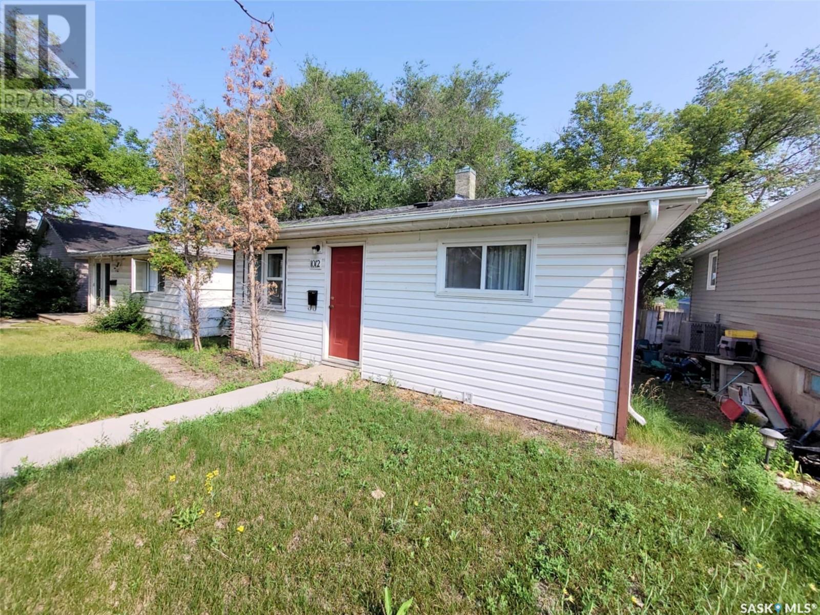Photo 1 of 1012 Lillooet Street W, Moose Jaw SK