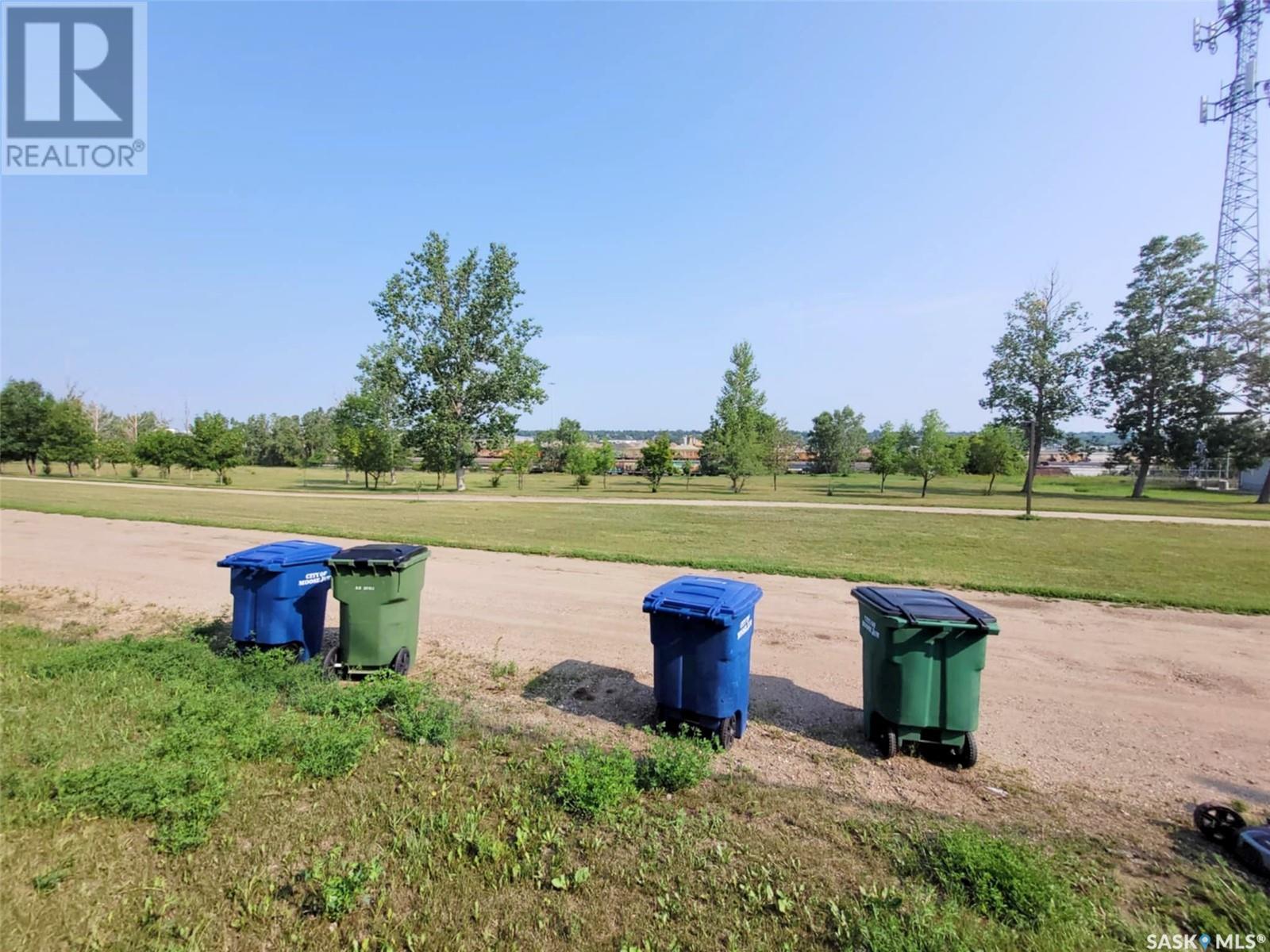 Photo 21 of 1012 Lillooet Street W, Moose Jaw SK