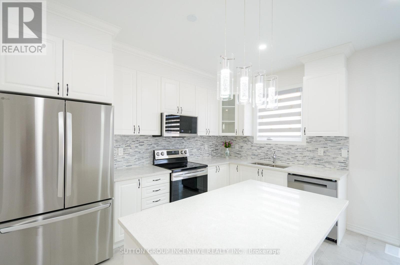 Photo 5 of 37 Baycroft Boulevard, Essa ON