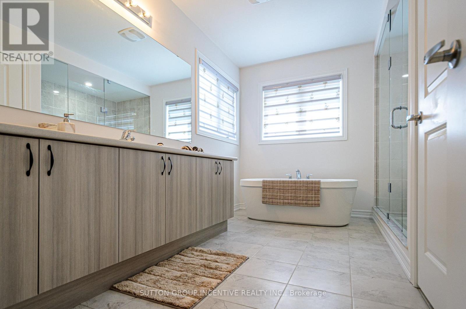 Photo 2 of 37 Baycroft Boulevard, Essa ON