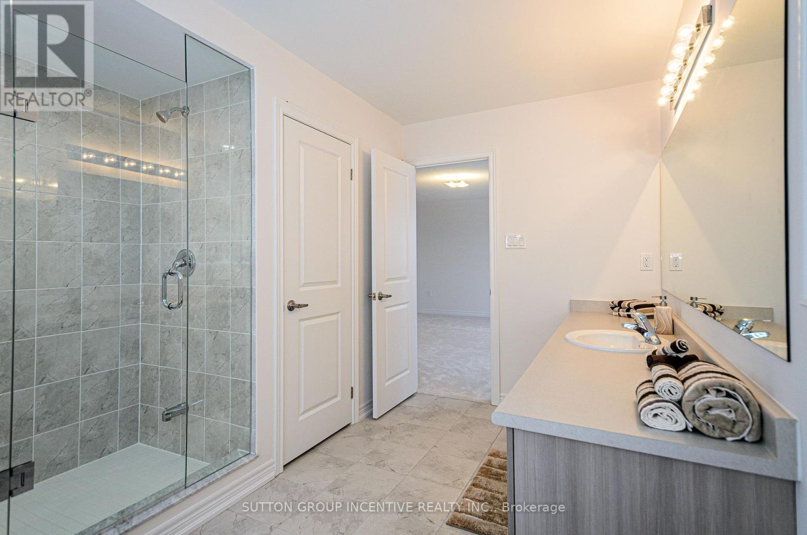 Photo 13 of 37 Baycroft Boulevard, Essa ON