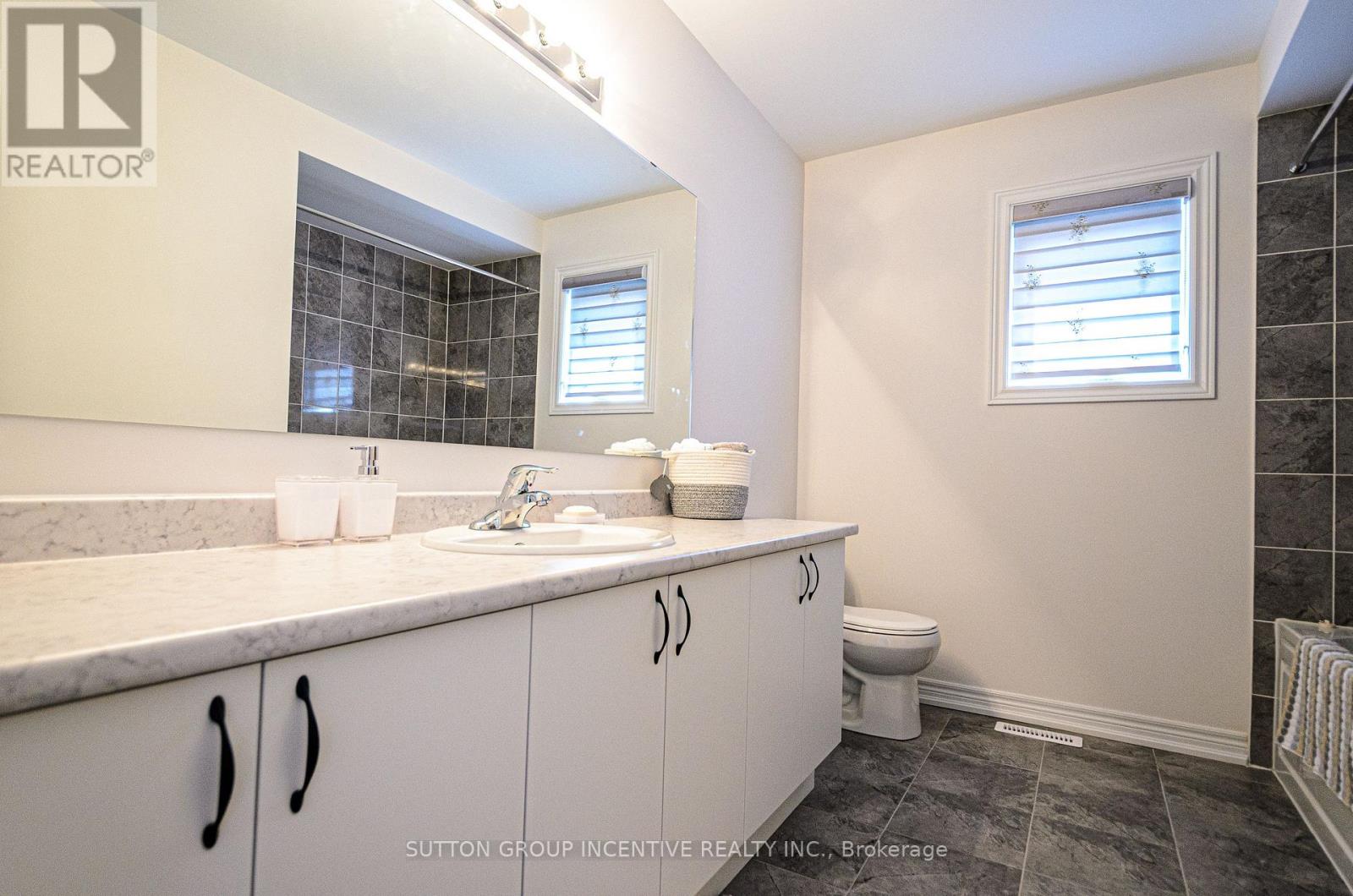 Photo 7 of 37 Baycroft Boulevard, Essa ON
