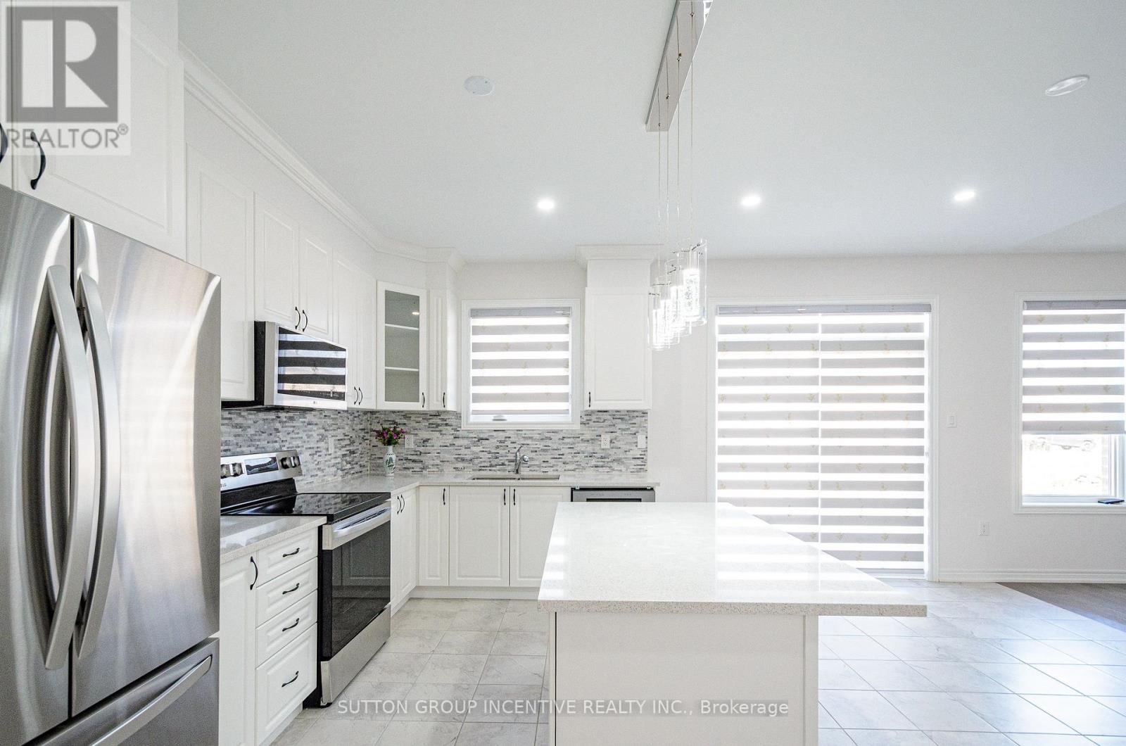 Photo 4 of 37 Baycroft Boulevard, Essa ON
