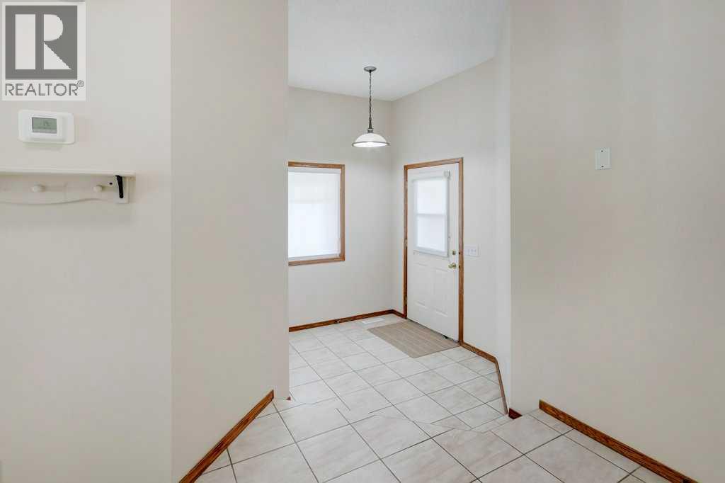 Photo 2 of 59 Edgeridge Terrace Nw, Calgary AB