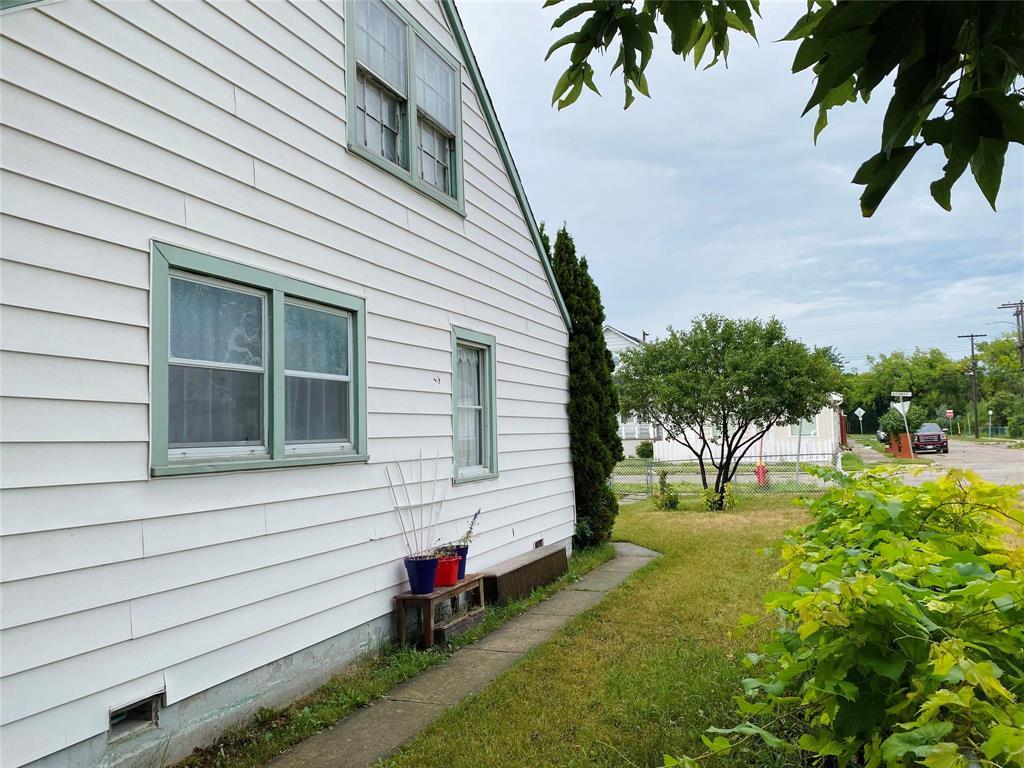 Photo 5 of 1230 Alexander Avenue, Winnipeg MB