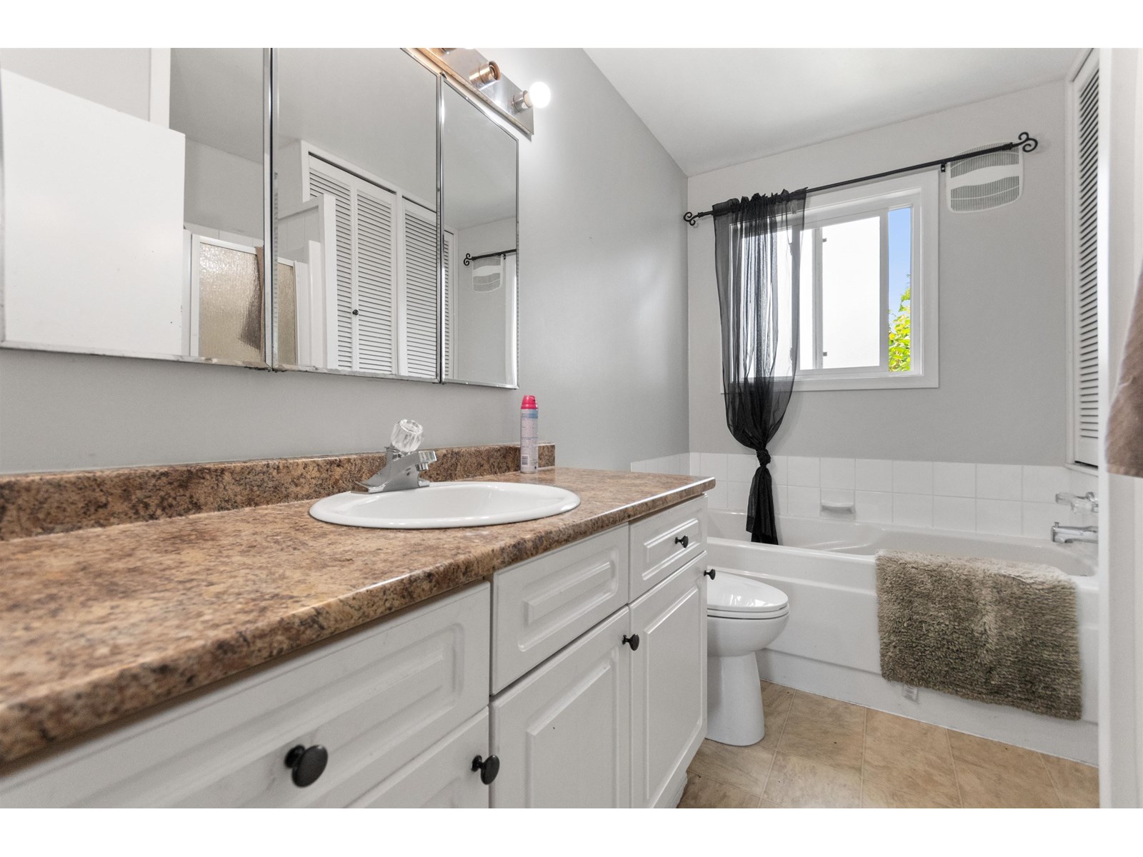 Photo 5 of 45603 Reece Avenue Chilliwack Proper West, Chilliwack BC