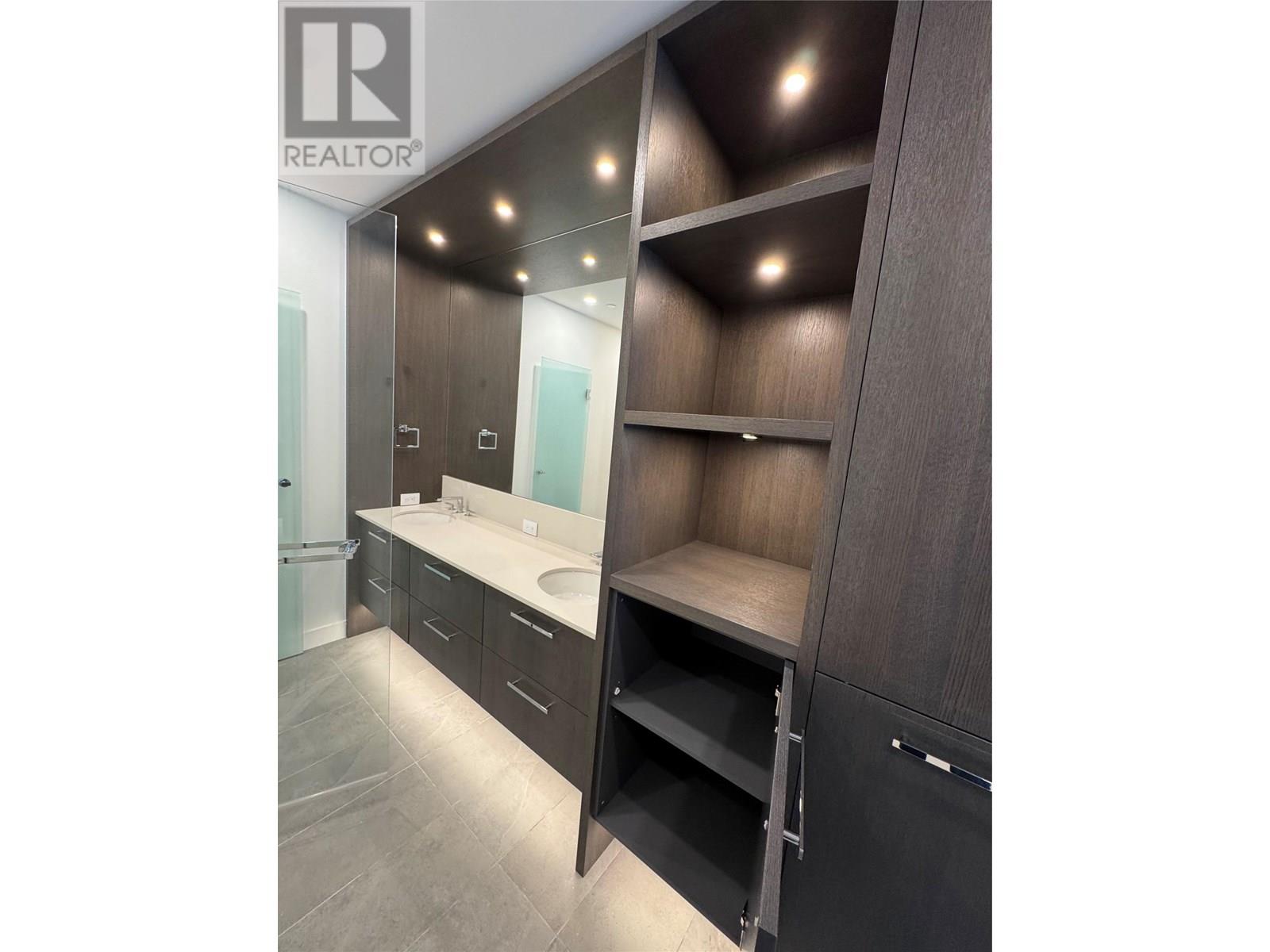 314 3389 Lakeshore Road, Kelowna