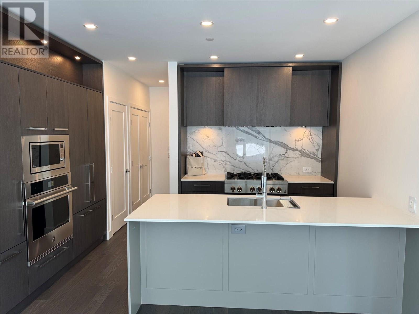314 3389 Lakeshore Road, Kelowna