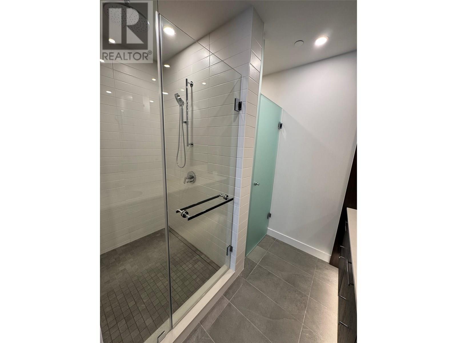 314 3389 Lakeshore Road, Kelowna