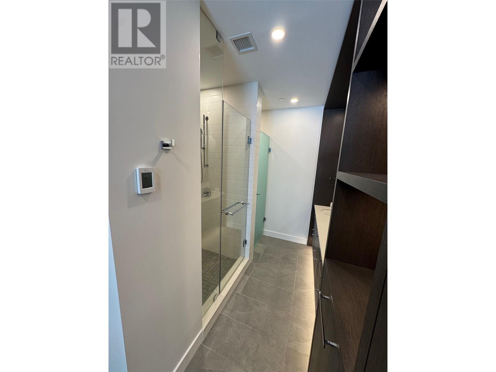 314 3389 Lakeshore Road, Kelowna