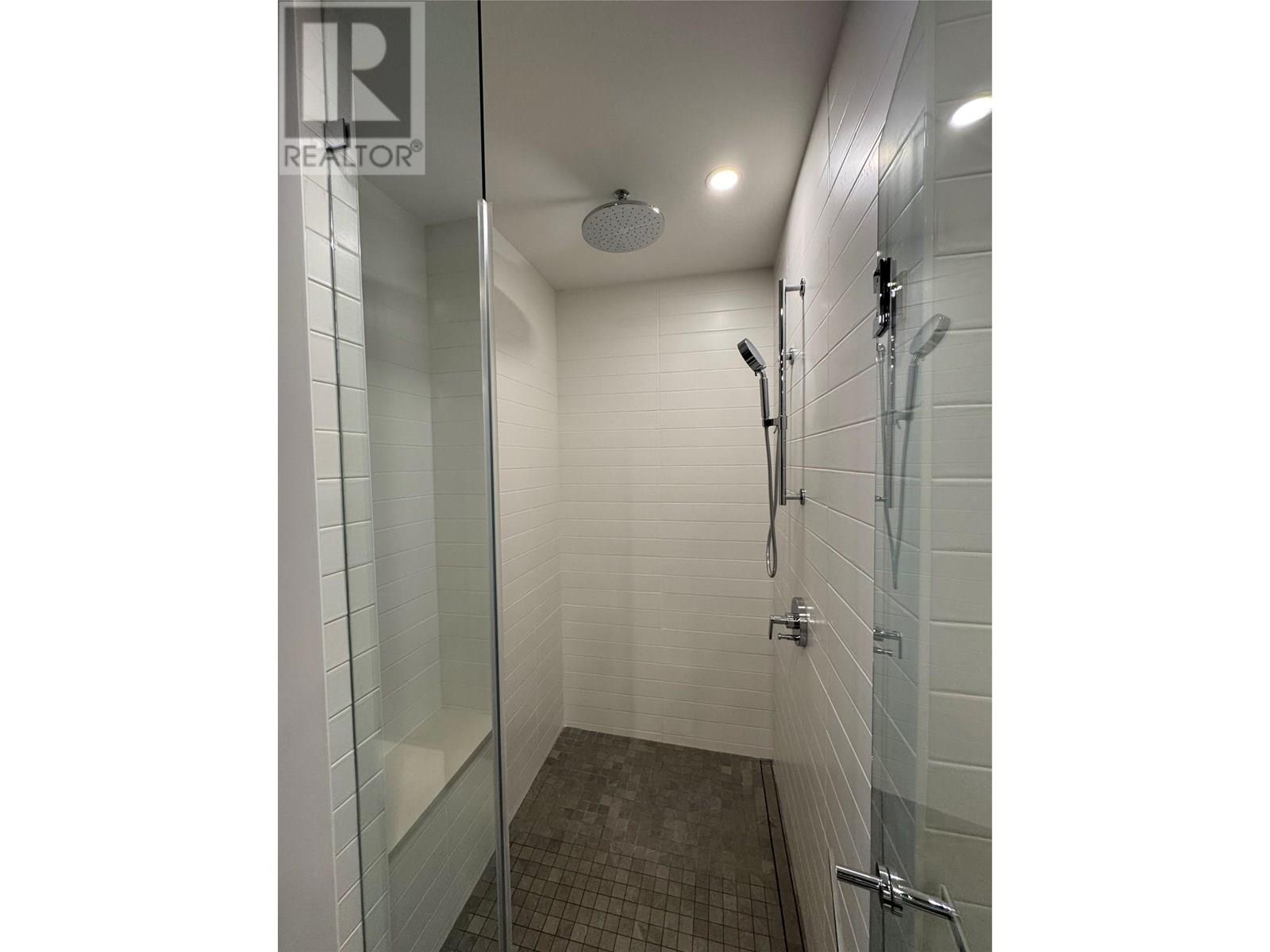 314 3389 Lakeshore Road, Kelowna