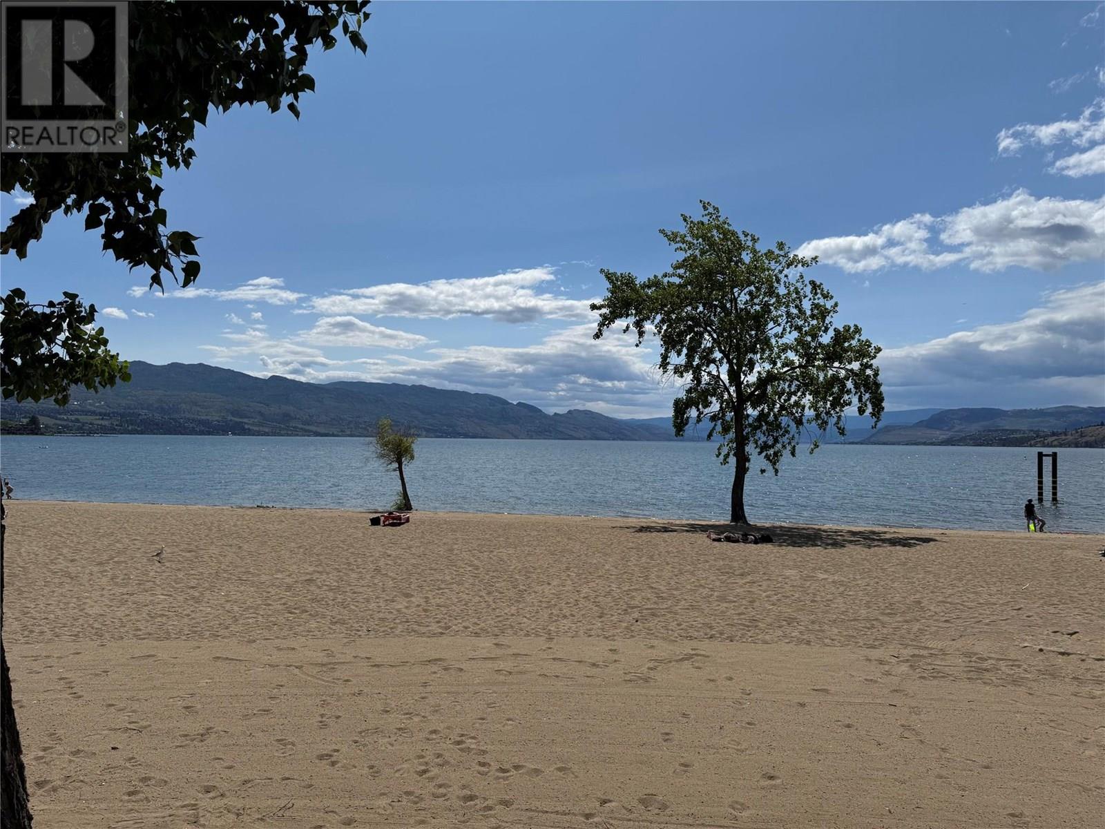 314 3389 Lakeshore Road, Kelowna