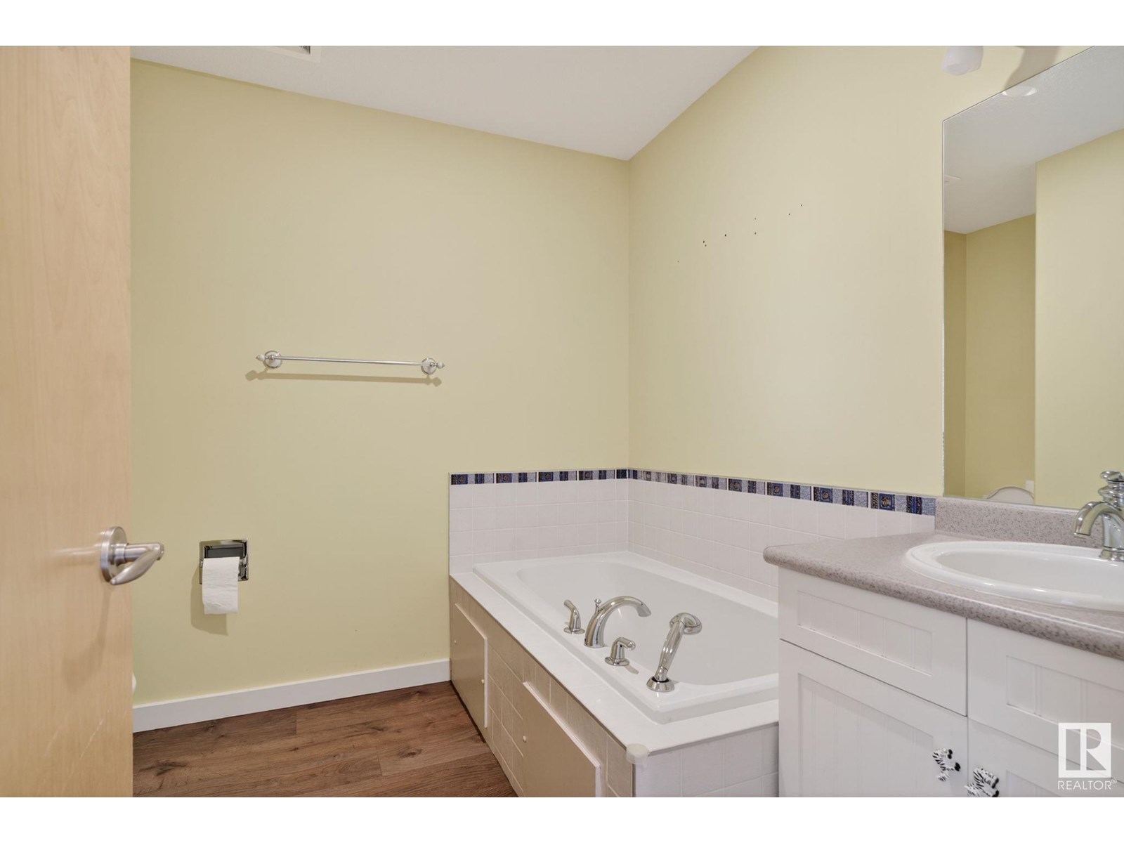 Photo 40 of 15860 41 Av Sw, Edmonton AB