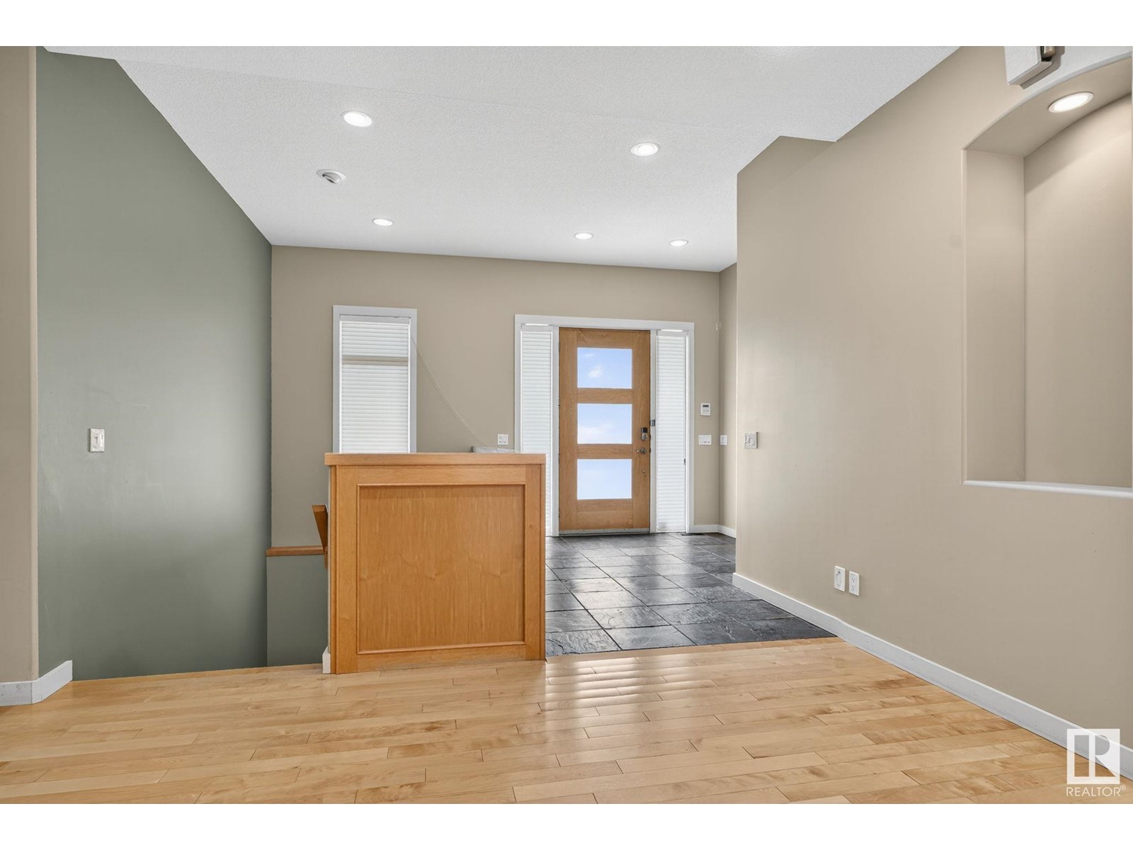 Photo 11 of 15860 41 Av Sw, Edmonton AB