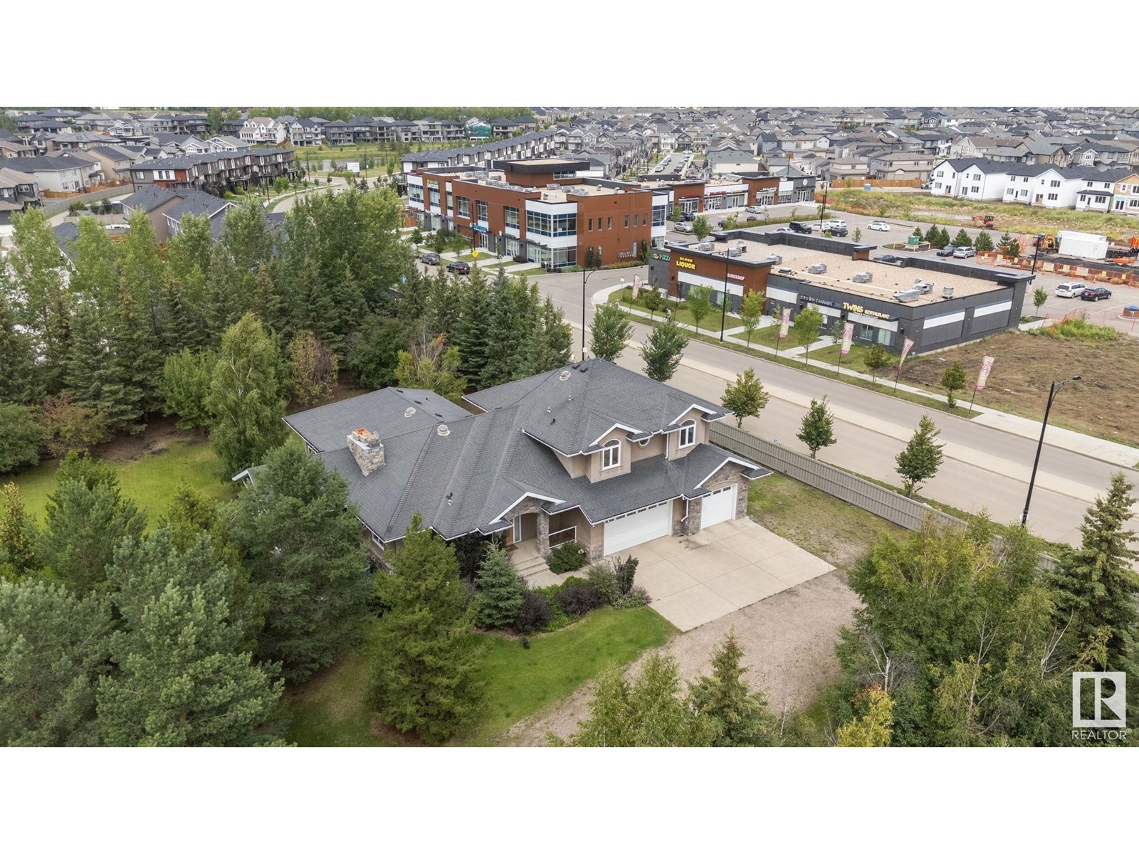 Photo 3 of 15860 41 Av Sw, Edmonton AB