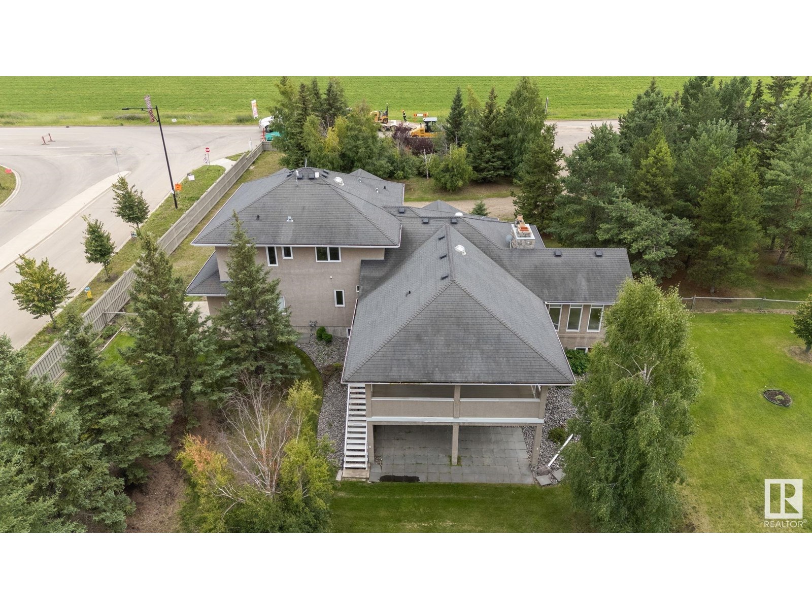 Photo 10 of 15860 41 Av Sw, Edmonton AB