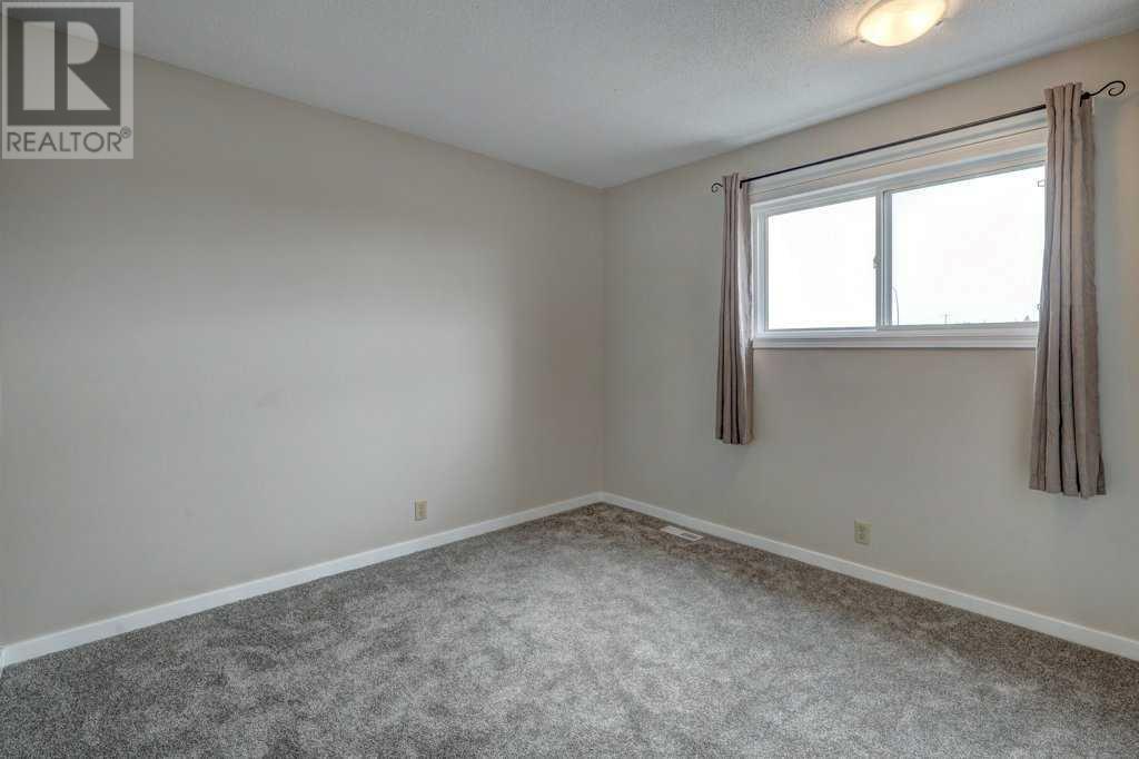 Single Family House for Sale in    Street NE Thorncliffe Calgary 