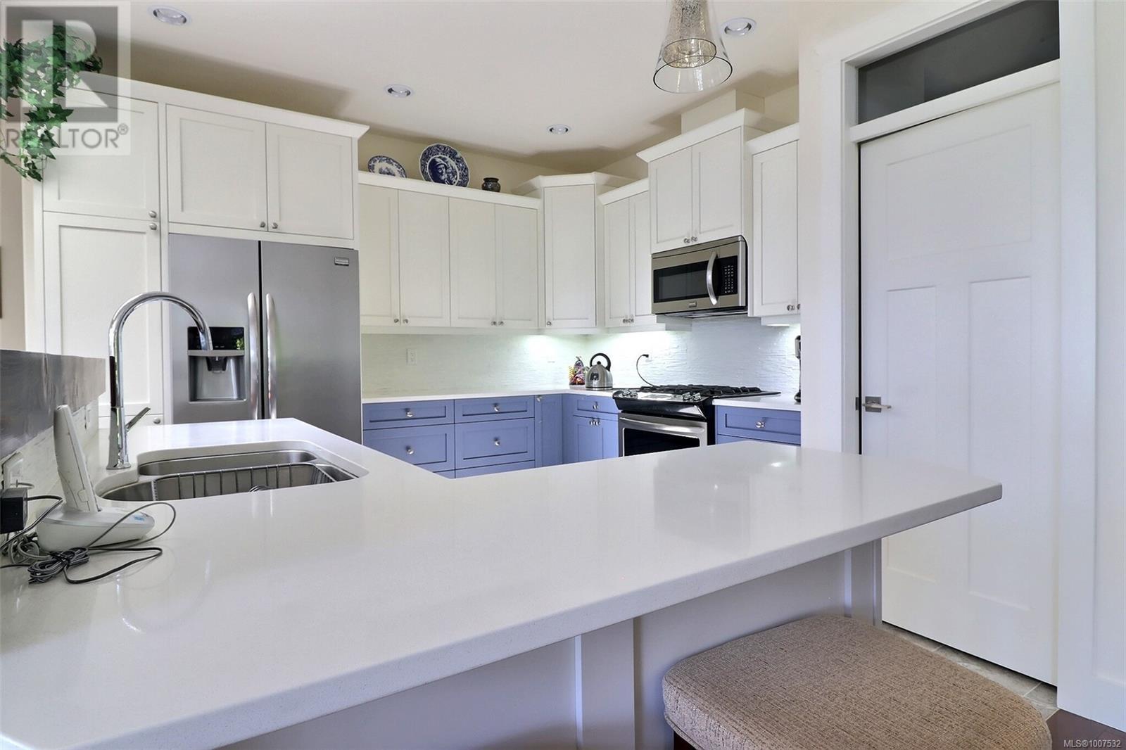Photo 7 of 473 Ridgefield Dr, Parksville BC