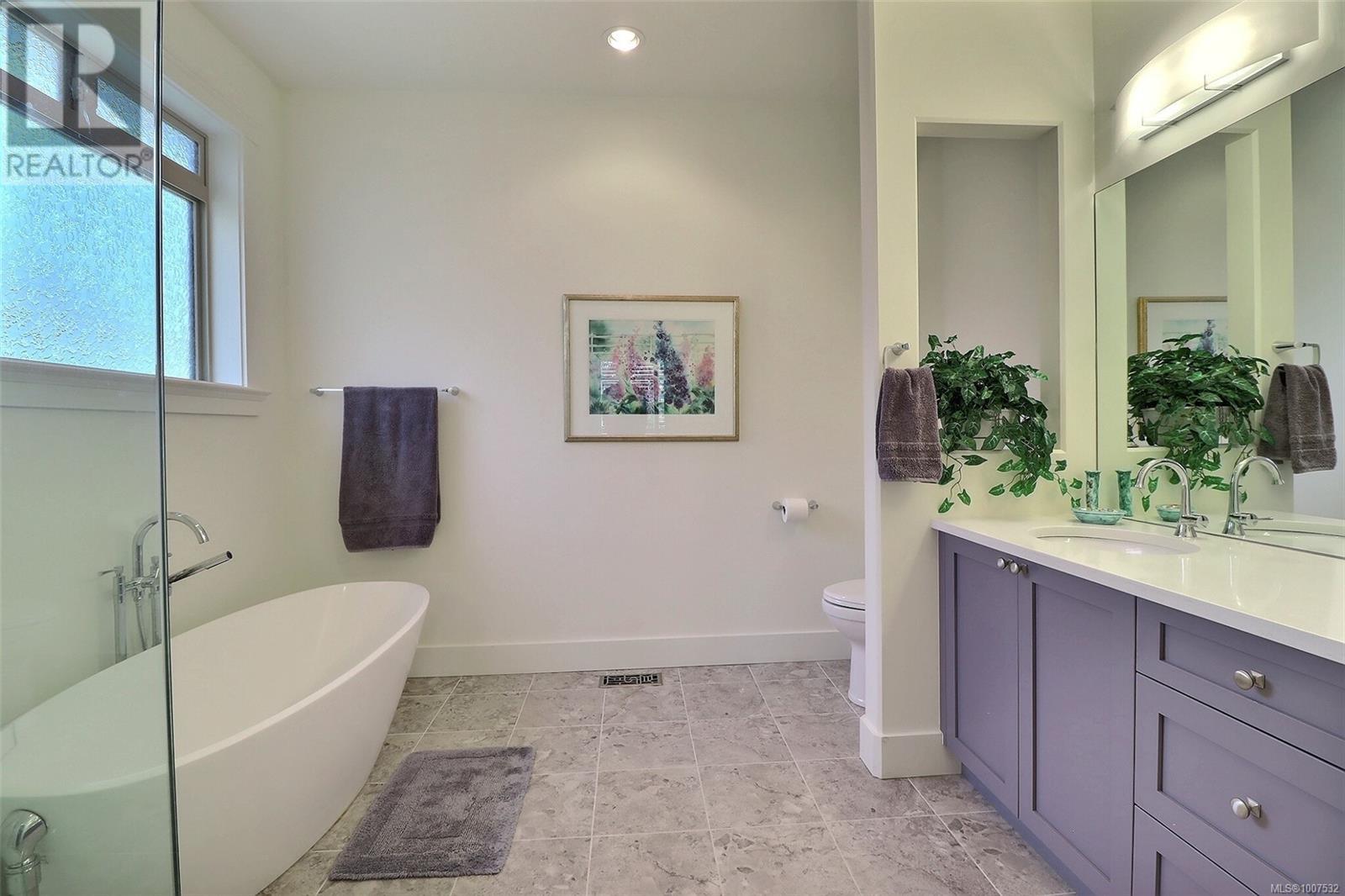 Photo 11 of 473 Ridgefield Dr, Parksville BC