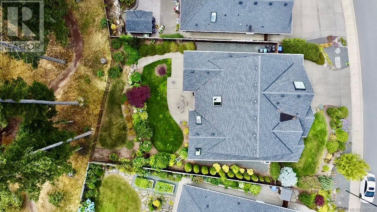 Photo 3 of 473 Ridgefield Dr, Parksville BC