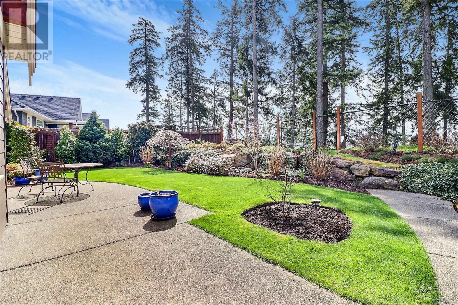 Photo 9 of 473 Ridgefield Dr, Parksville BC