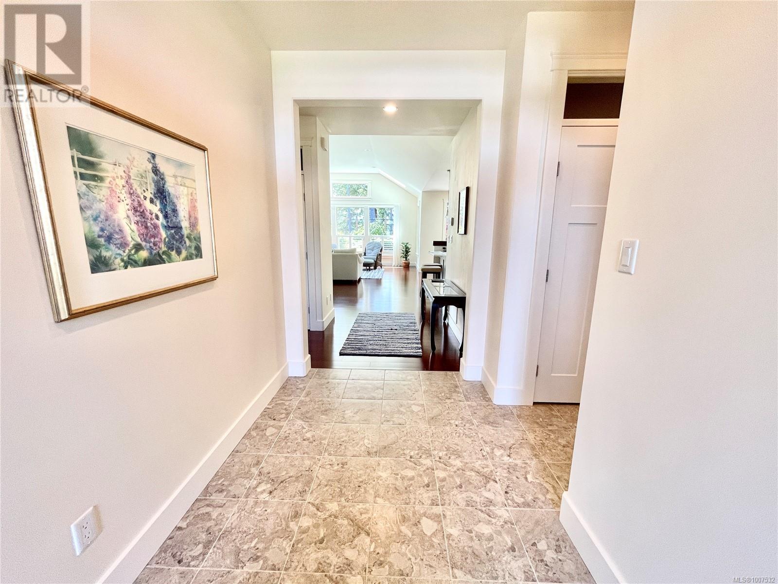 Photo 5 of 473 Ridgefield Dr, Parksville BC