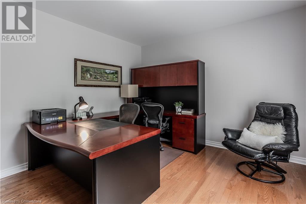 Photo 33 of 1400 Tamworth Court, Burlington ON